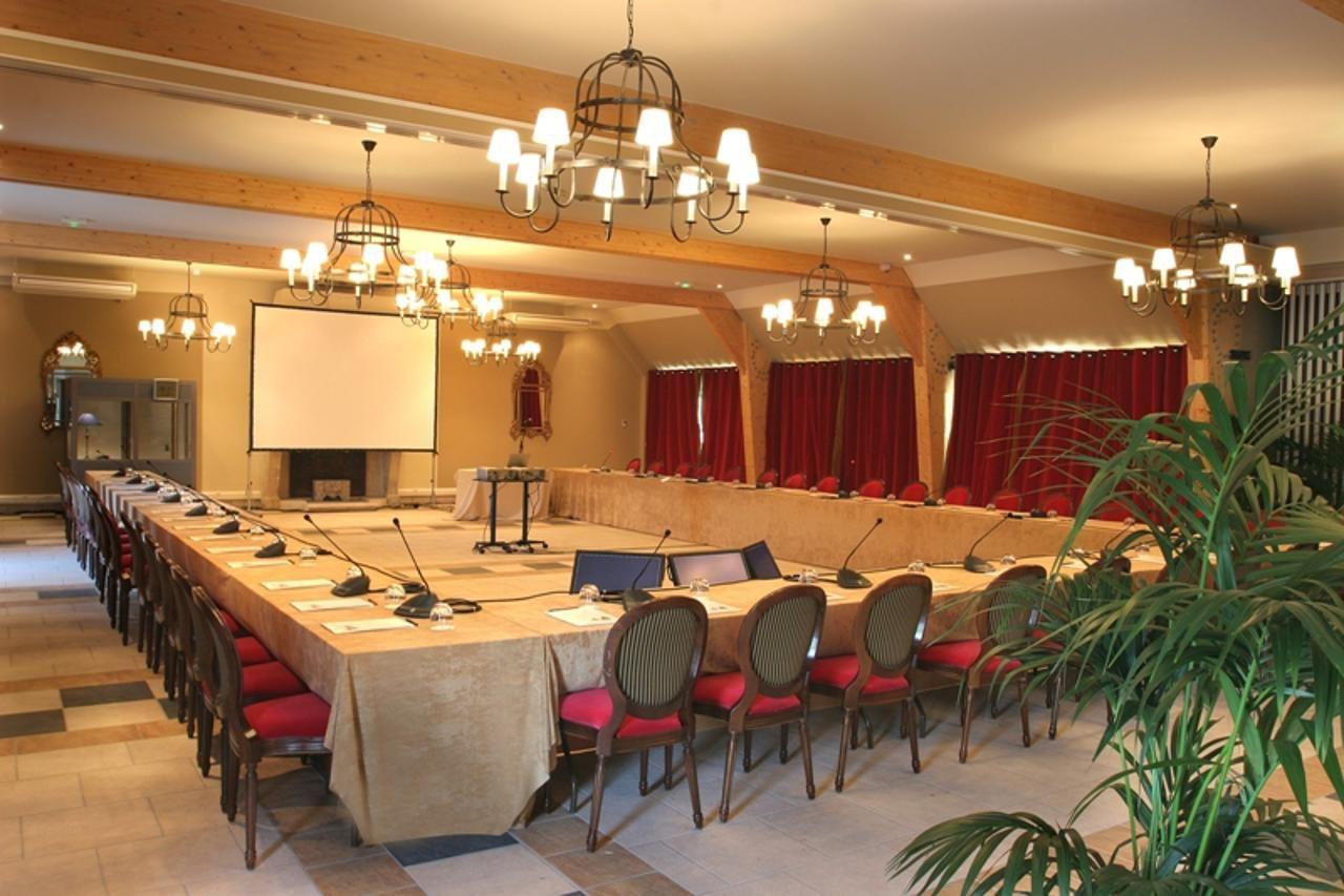 Chateau D'Augerville Golf & Spa Resort Dış mekan fotoğraf