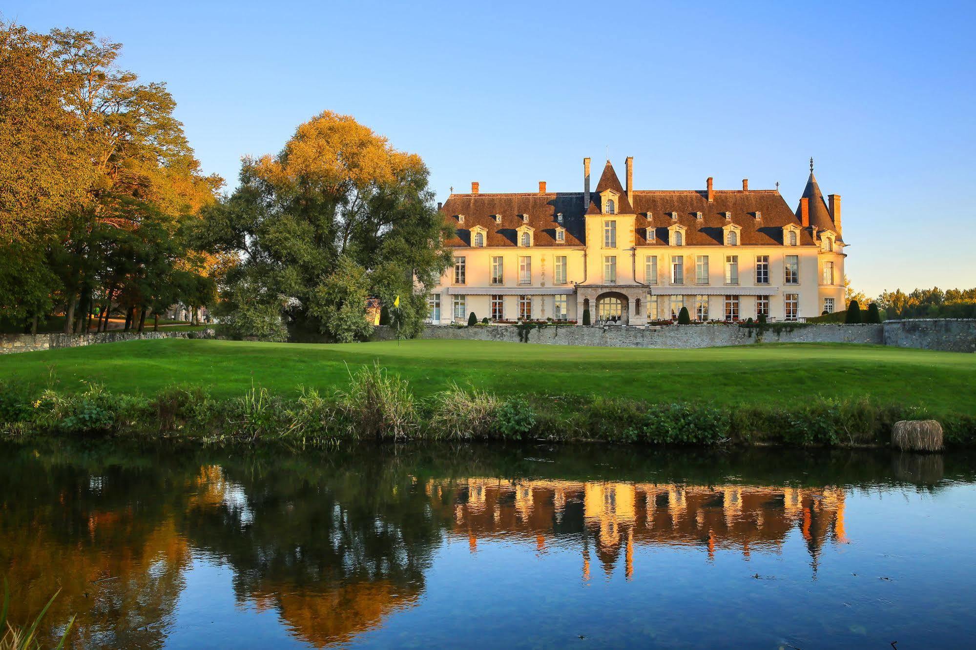 Chateau D'Augerville Golf & Spa Resort Dış mekan fotoğraf