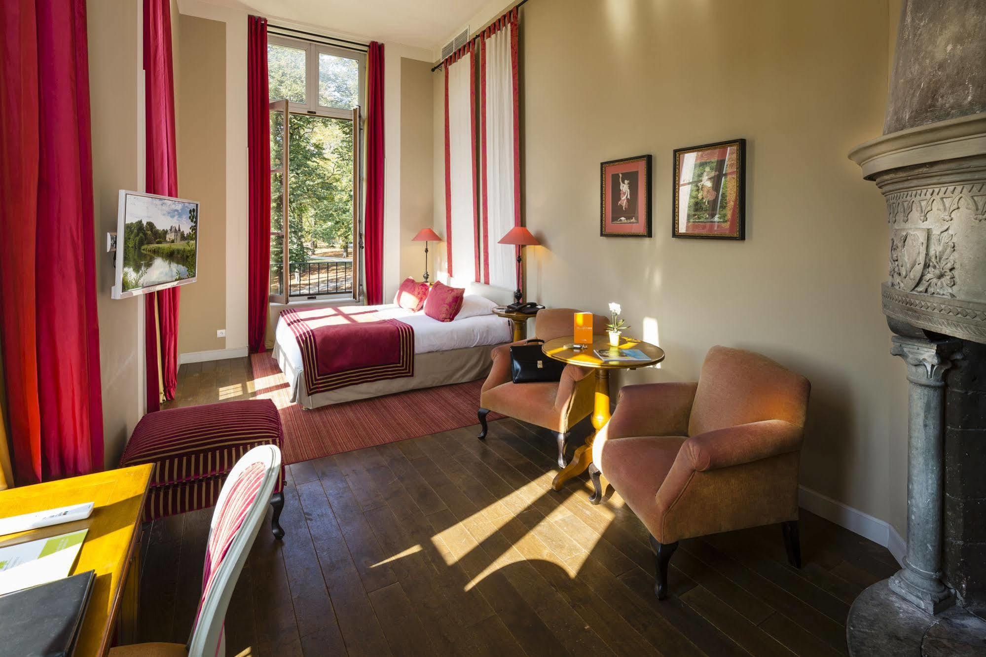 Chateau D'Augerville Golf & Spa Resort Dış mekan fotoğraf