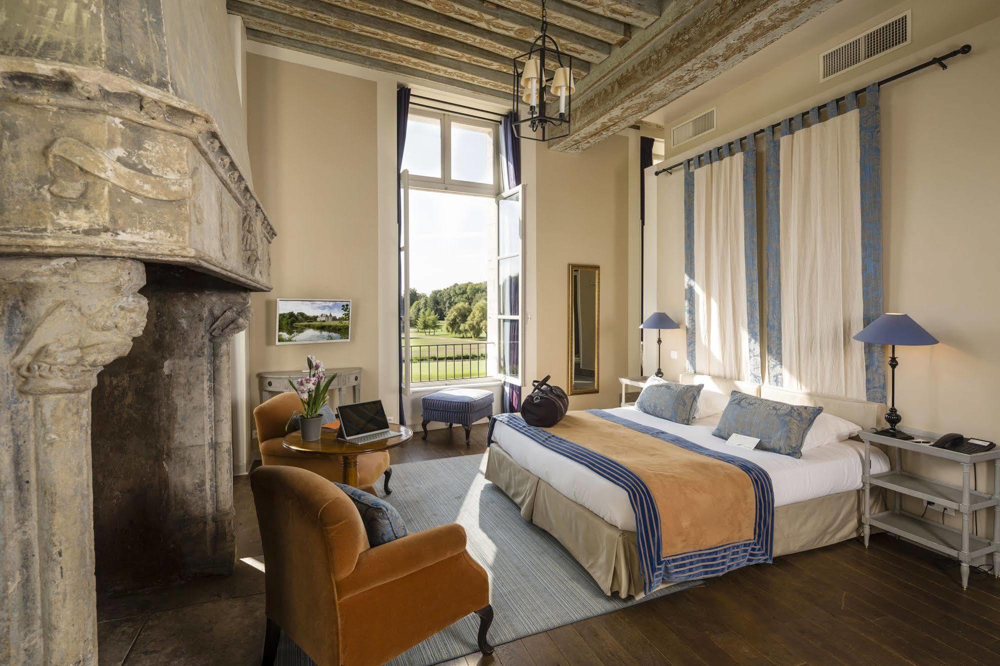 Chateau D'Augerville Golf & Spa Resort Dış mekan fotoğraf