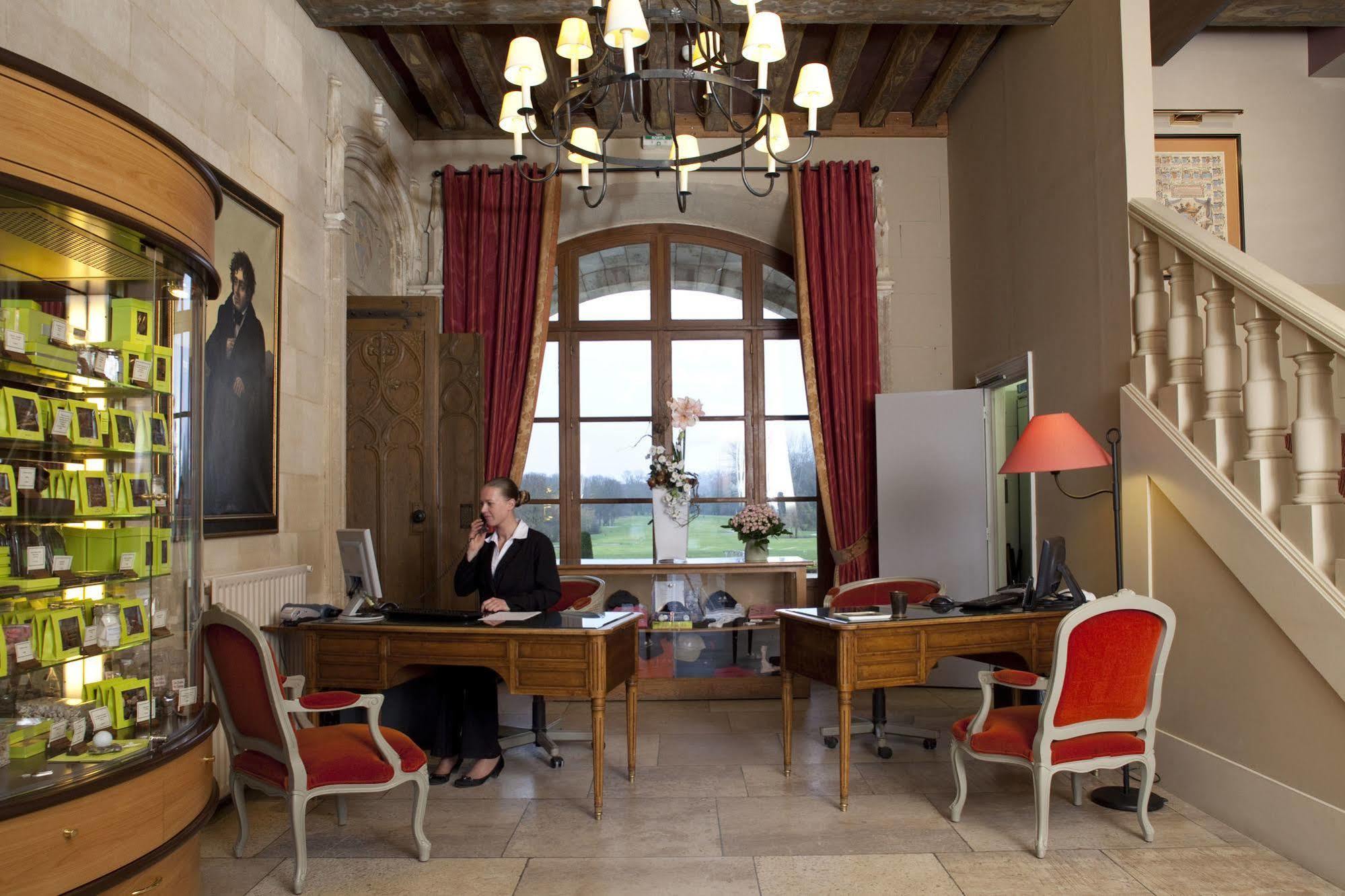 Chateau D'Augerville Golf & Spa Resort Dış mekan fotoğraf