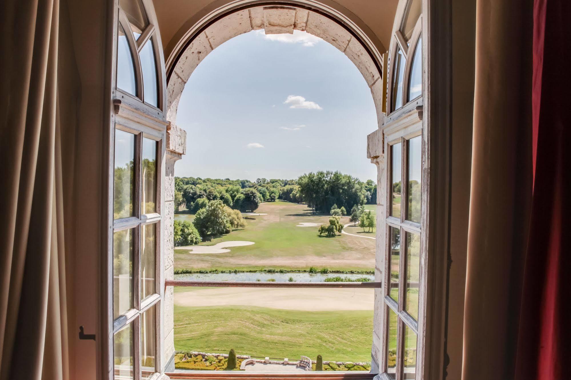 Chateau D'Augerville Golf & Spa Resort Dış mekan fotoğraf