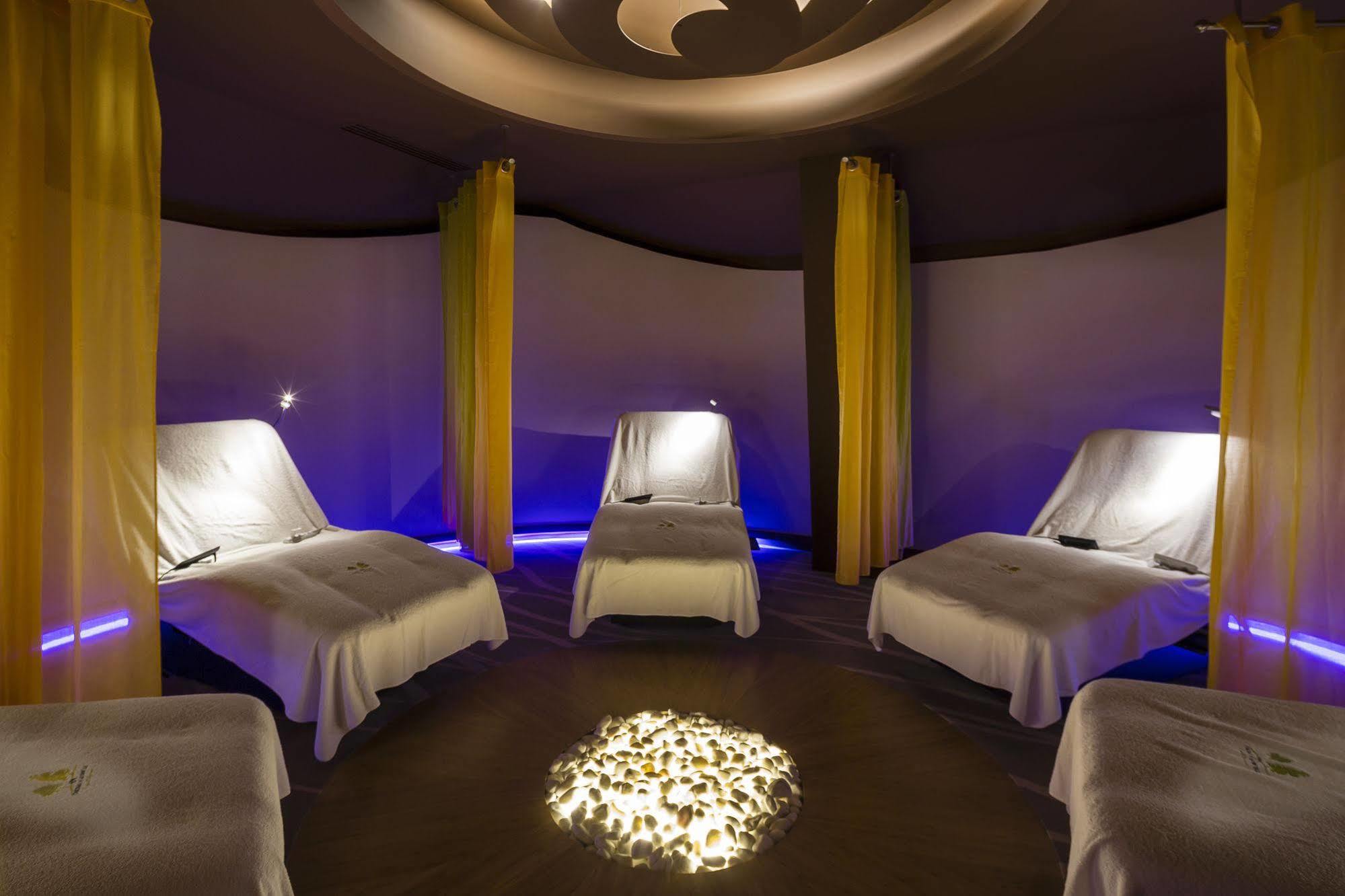 Chateau D'Augerville Golf & Spa Resort Dış mekan fotoğraf
