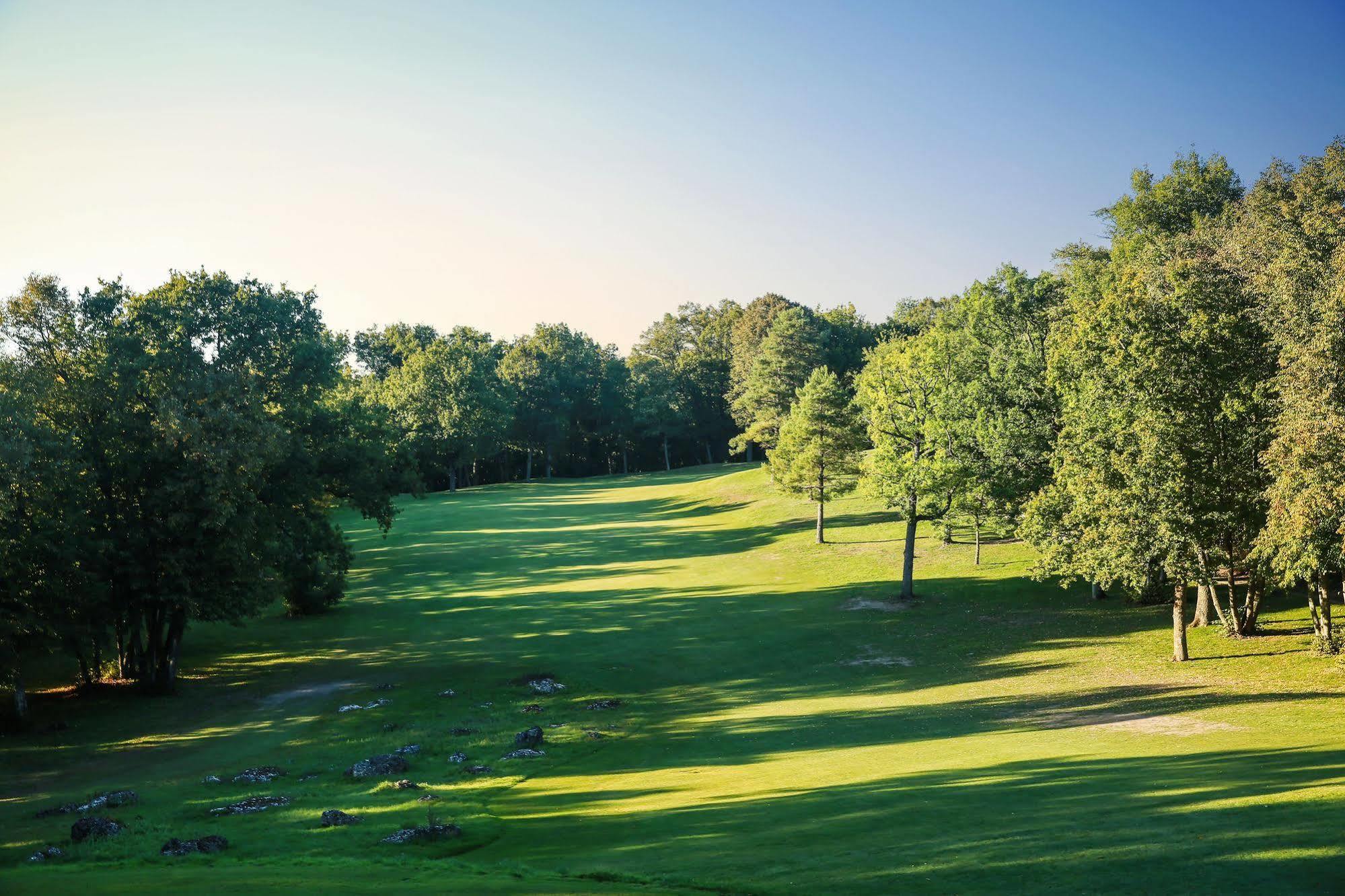 Chateau D'Augerville Golf & Spa Resort Dış mekan fotoğraf