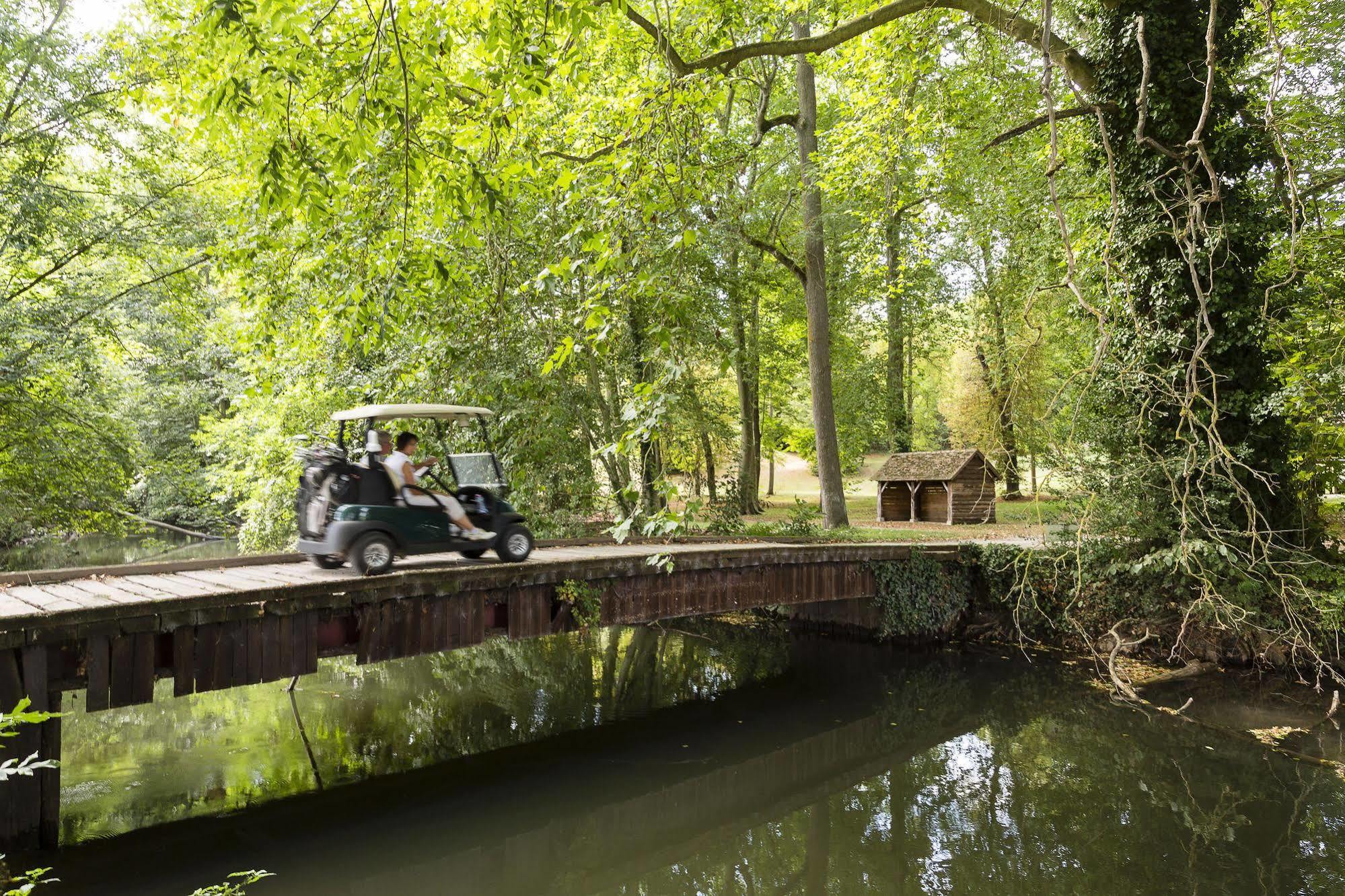 Chateau D'Augerville Golf & Spa Resort Dış mekan fotoğraf