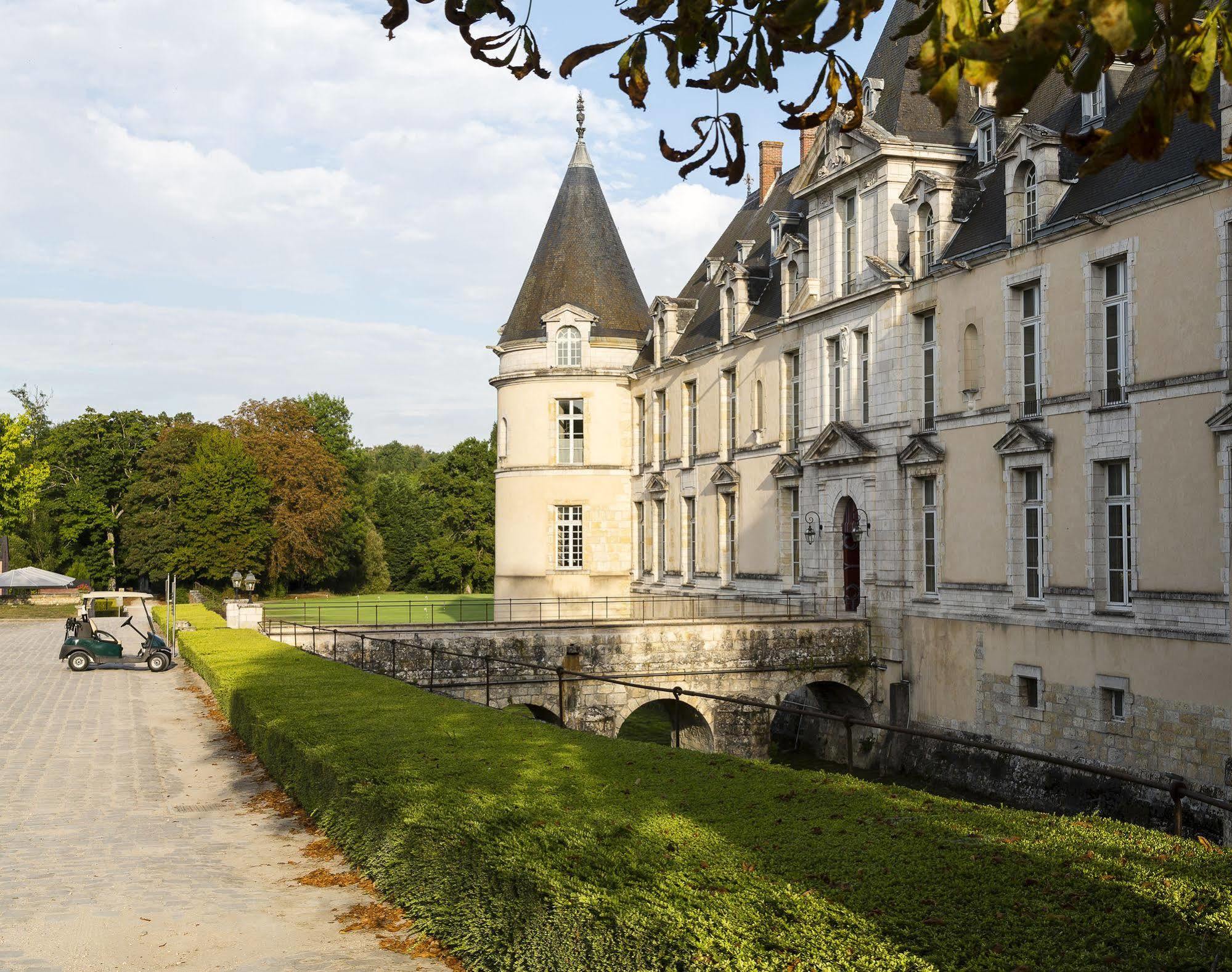 Chateau D'Augerville Golf & Spa Resort Dış mekan fotoğraf