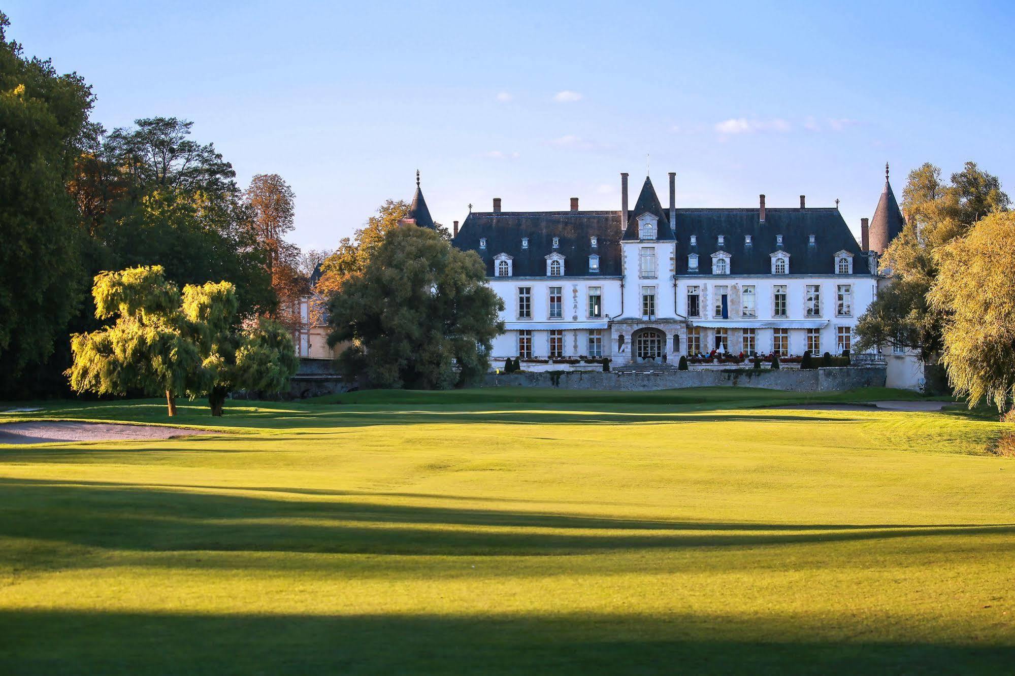 Chateau D'Augerville Golf & Spa Resort Dış mekan fotoğraf