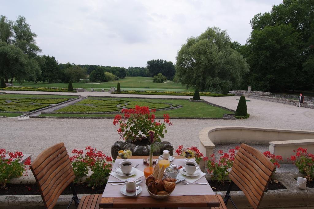 Chateau D'Augerville Golf & Spa Resort Dış mekan fotoğraf